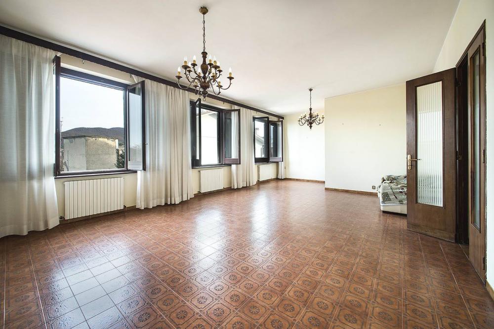 Appartamento plurilocale in vendita a Fabrica di Roma - Appartamento plurilocale in vendita a Fabrica di Roma