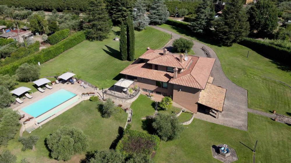 Villa indipendente plurilocale in vendita a Bassano in Teverina - Villa indipendente plurilocale in vendita a Bassano in Teverina