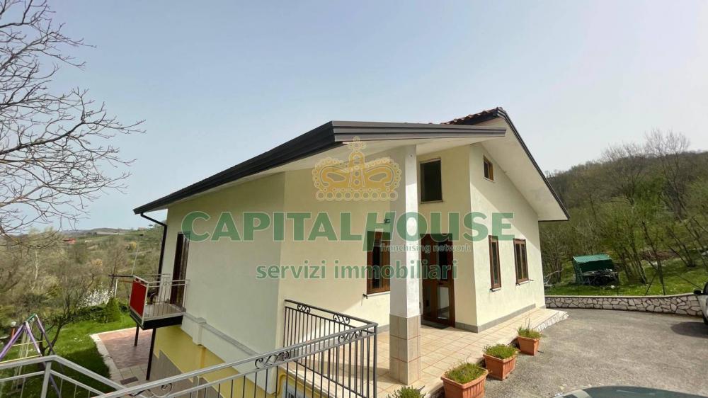 Villa indipendente plurilocale in vendita a Capriglia Irpina - Villa indipendente plurilocale in vendita a Capriglia Irpina