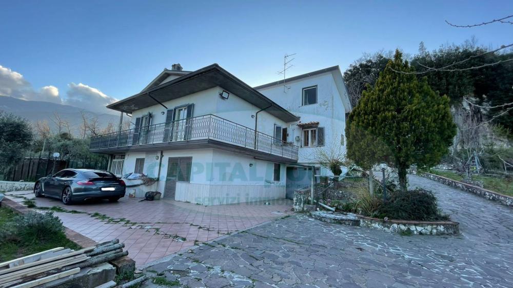 Villa indipendente plurilocale in vendita a Pietrastornina - Villa indipendente plurilocale in vendita a Pietrastornina