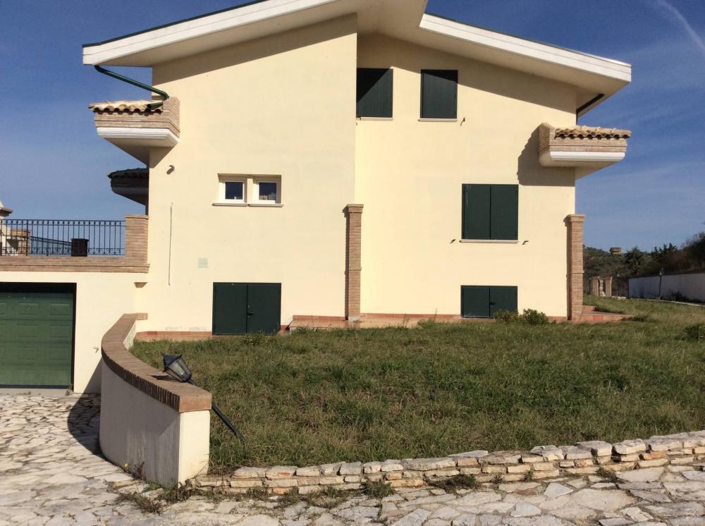 villa indipendente in vendita a Montesilvano