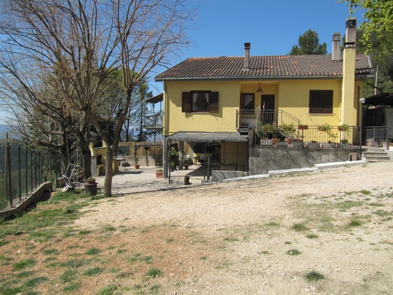 villa indipendente in vendita a Terni
