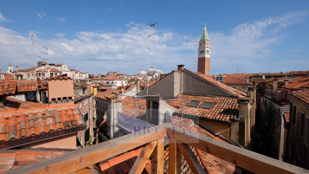 Appartamento plurilocale in vendita a Venezia - Appartamento plurilocale in vendita a Venezia