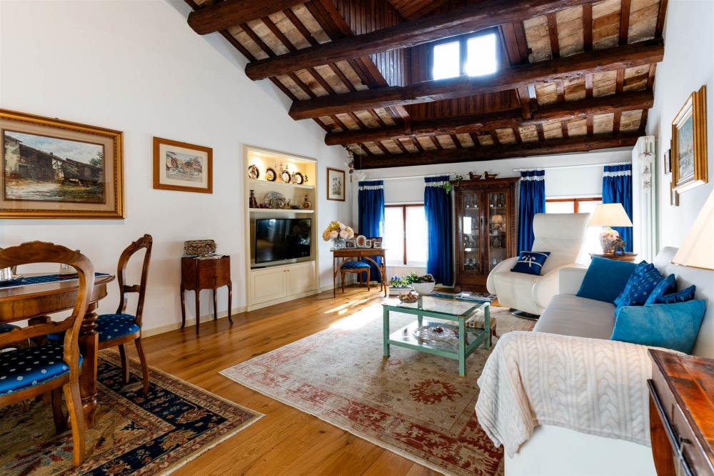 Soggiorno - Casa plurilocale in vendita a motta-di-livenza