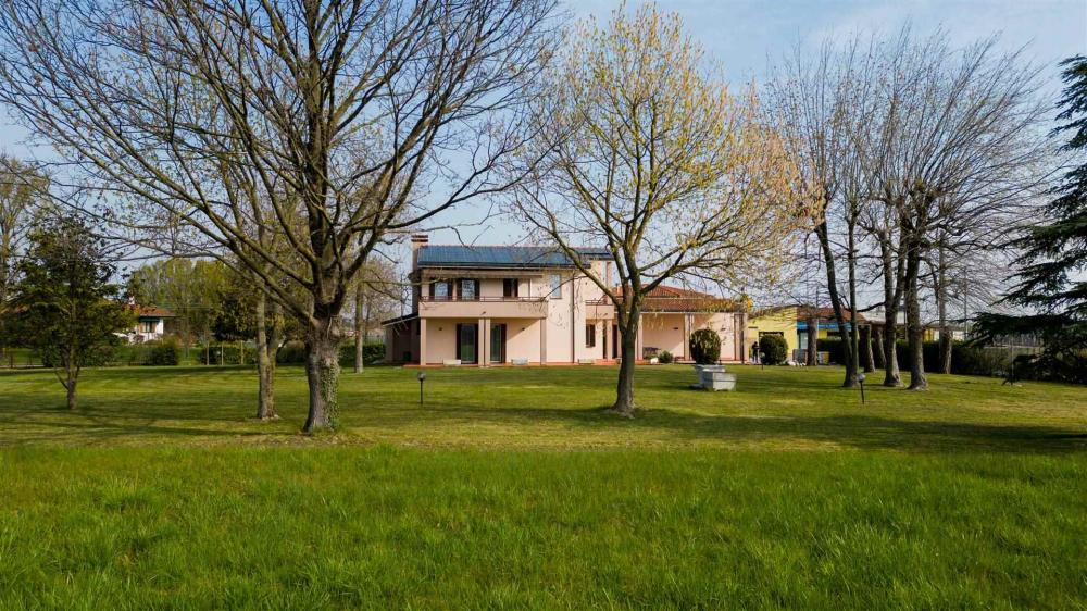 Esterno - Villa indipendente plurilocale in vendita a annone-veneto