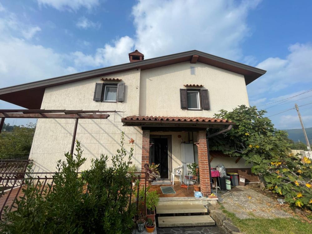 Casa plurilocale in vendita a San Floriano del Collio - Casa plurilocale in vendita a San Floriano del Collio