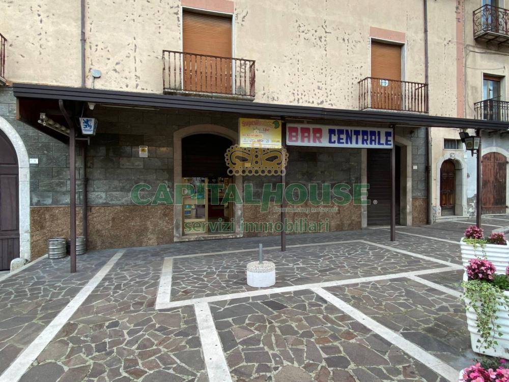 spazio commerciale in affitto a Pratola Serra