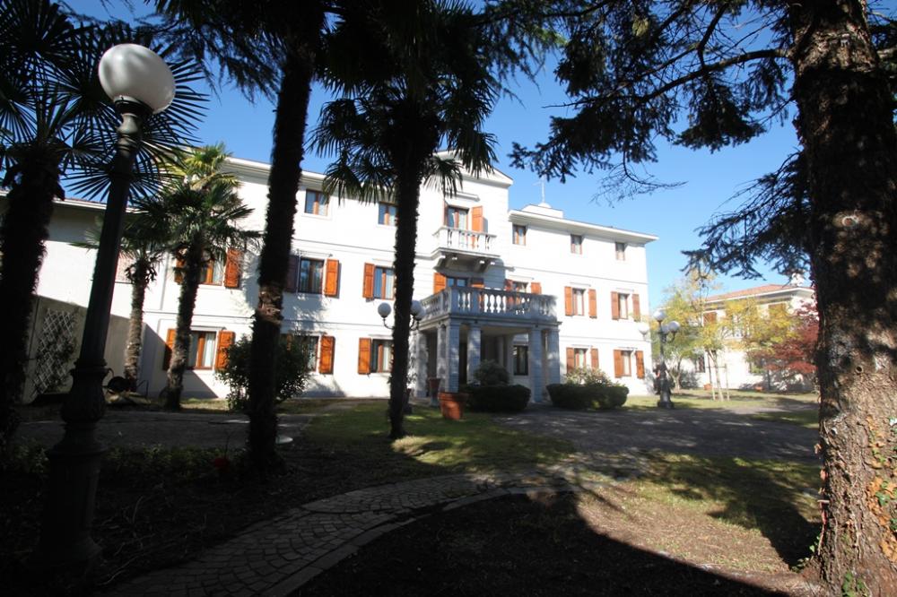 Villa d'epoca pluricamere in vendita a Gradisca d'Isonzo - Villa d'epoca pluricamere in vendita a Gradisca d'Isonzo