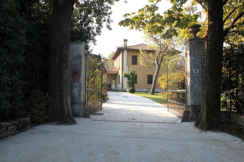 Villa indipendente pluricamere in vendita a Gradisca d'Isonzo - Villa indipendente pluricamere in vendita a Gradisca d'Isonzo