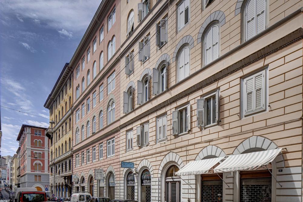 Appartamento plurilocale in vendita a Trieste - Appartamento plurilocale in vendita a Trieste