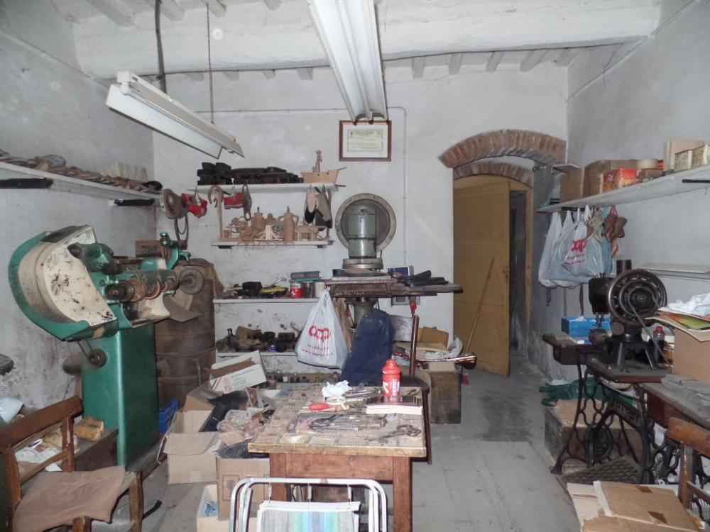 magazzino-laboratorio in vendita a Montevarchi