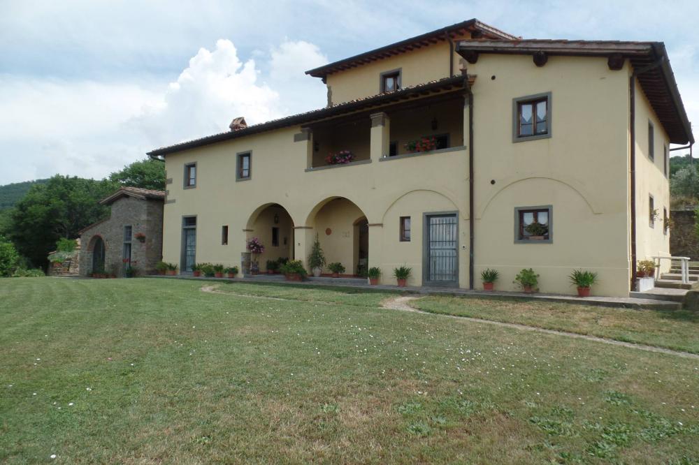 Villa indipendente plurilocale in vendita a Loro Ciuffenna - Villa indipendente plurilocale in vendita a Loro Ciuffenna