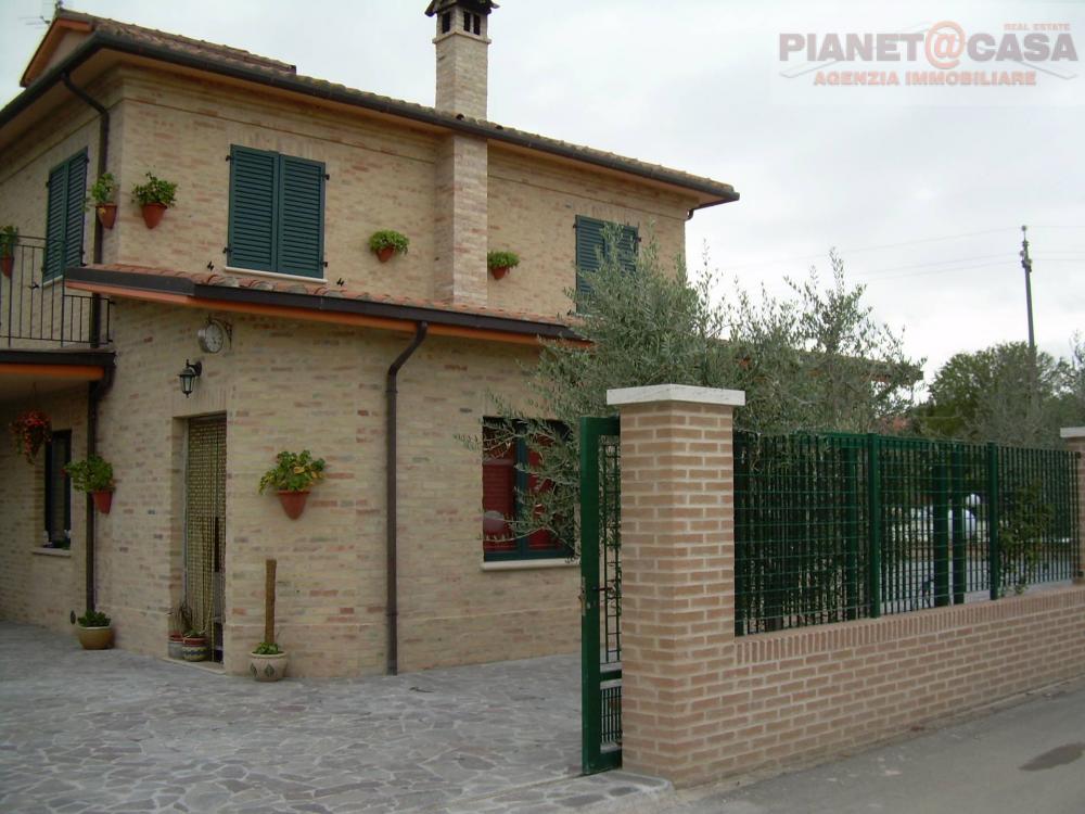 Villa indipendente plurilocale in vendita a Ascoli Piceno - Villa indipendente plurilocale in vendita a Ascoli Piceno