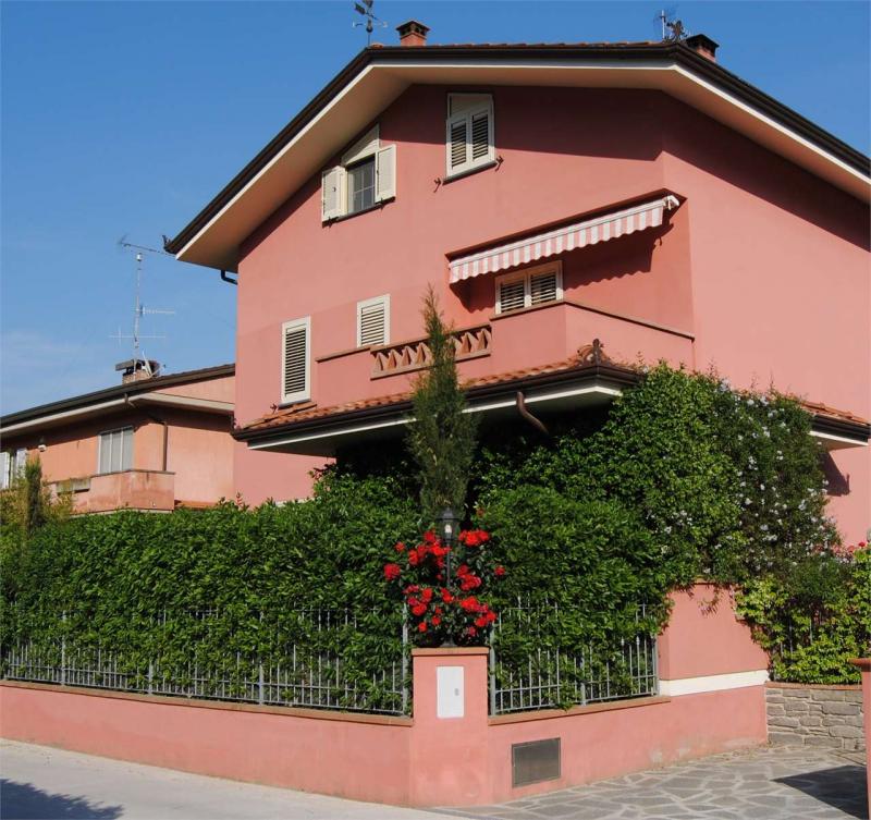 Casa plurilocale in vendita a Bozzano - Casa plurilocale in vendita a Bozzano