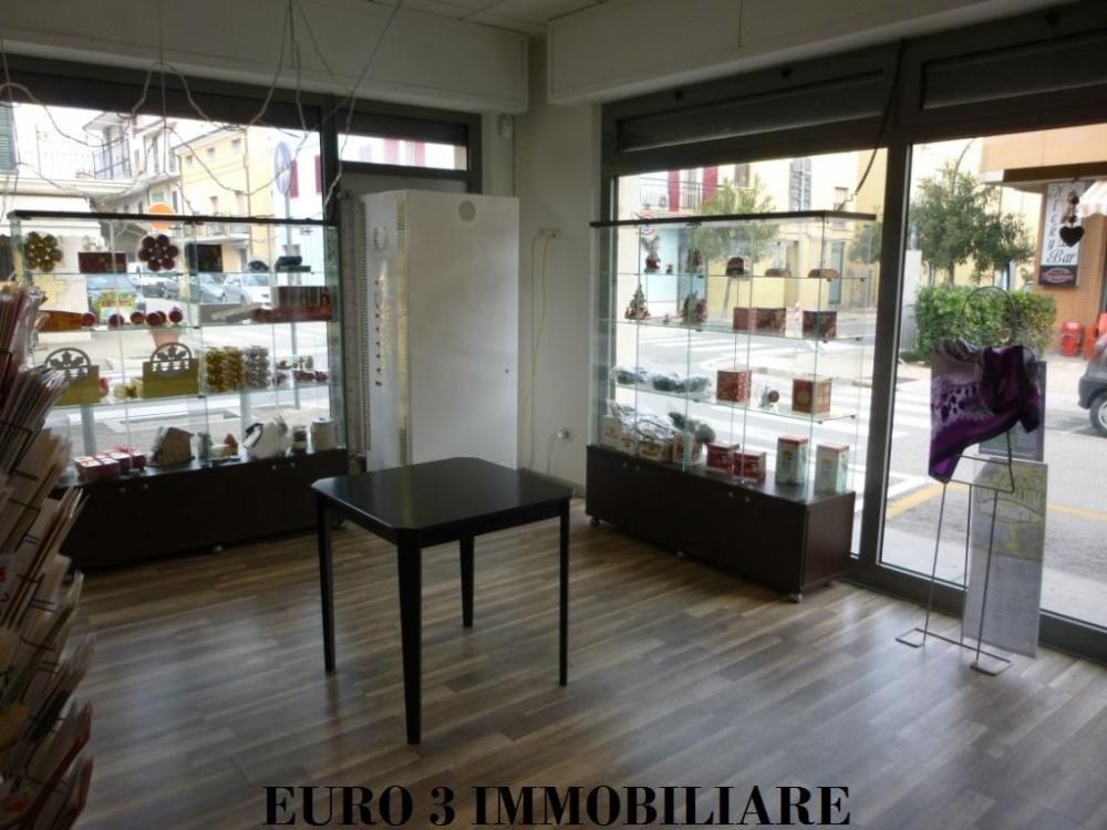 Spazio commerciale bilocale in vendita a Porto Sant'Elpidio - Spazio commerciale bilocale in vendita a Porto Sant'Elpidio