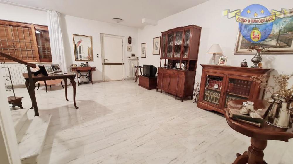 villa in vendita a Folignano