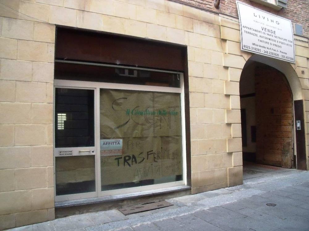 negozio in affitto a Piacenza