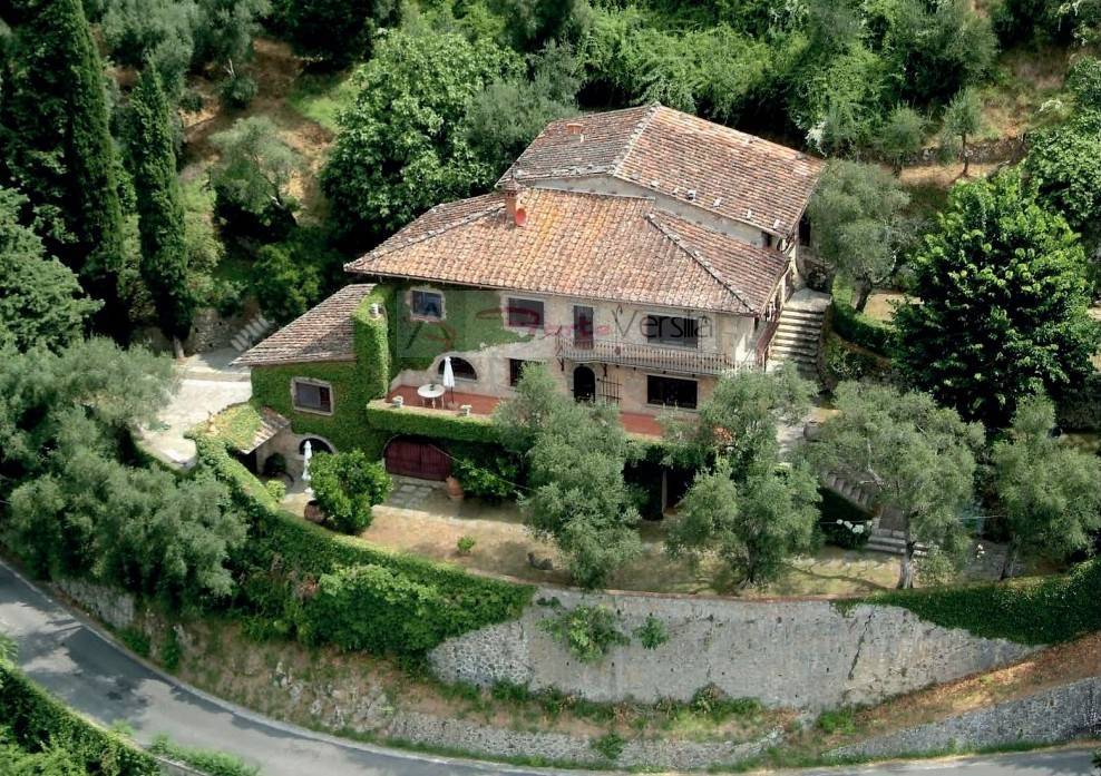 villa indipendente in vendita a Camaiore