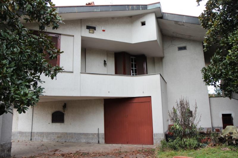 Villa indipendente plurilocale in vendita a Trezzano sul Naviglio - Villa indipendente plurilocale in vendita a Trezzano sul Naviglio