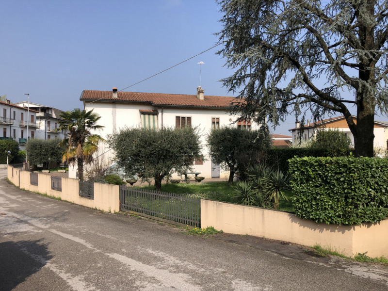 casa in vendita a Bolzano Vicentino