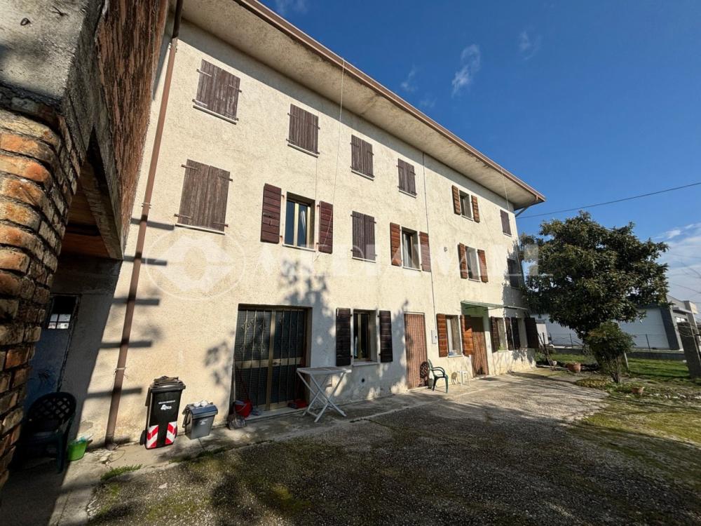 villa indipendente in vendita a Pordenone