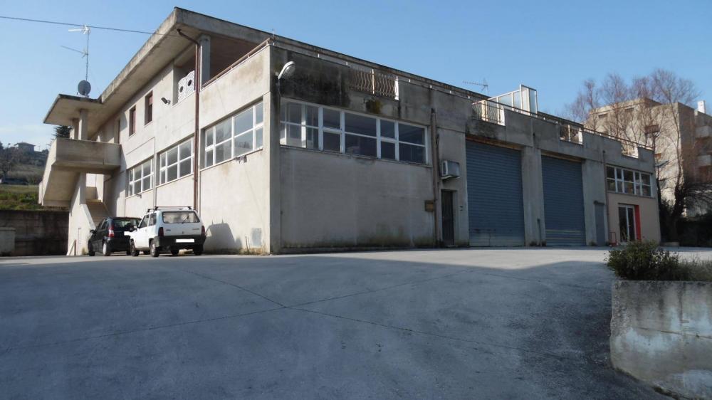capannone industriale in vendita a Acquaviva Picena