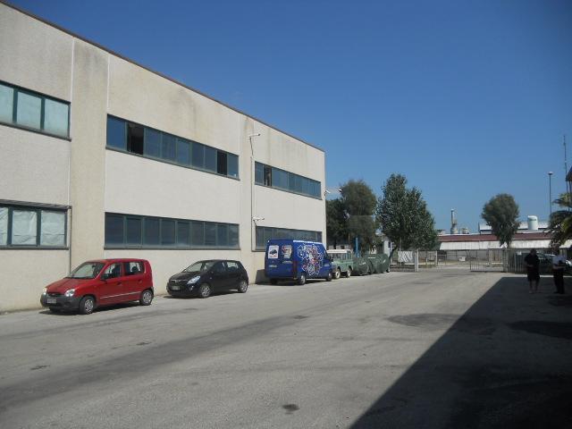 capannone industriale in vendita a Martinsicuro