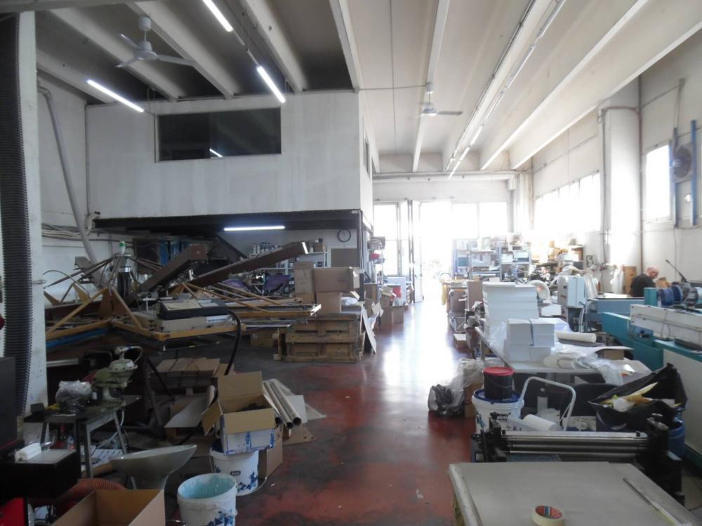 Magazzino-laboratorio in vendita a San Benedetto del Tronto - Magazzino-laboratorio in vendita a San Benedetto del Tronto