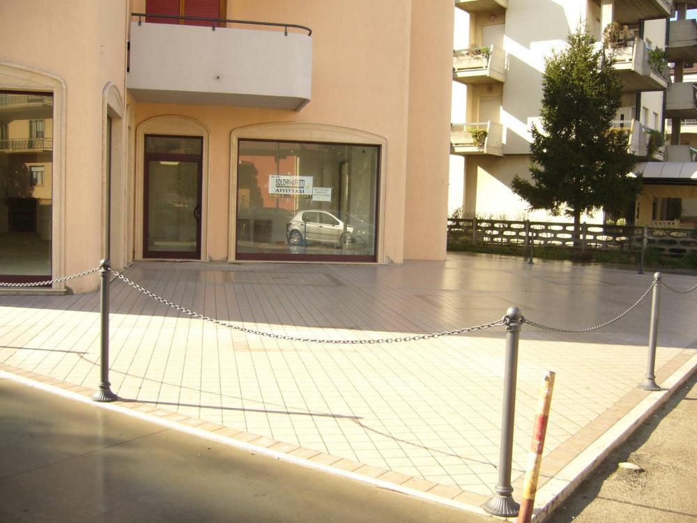 Spazio commerciale in affitto a Alba Adriatica - Spazio commerciale in affitto a Alba Adriatica