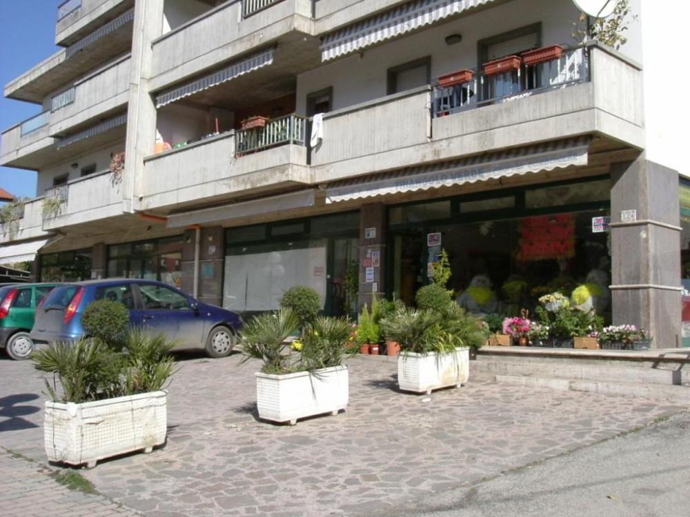 spazio commerciale in vendita a Spinetoli