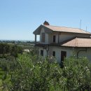 Villa indipendente plurilocale in vendita a Bellante