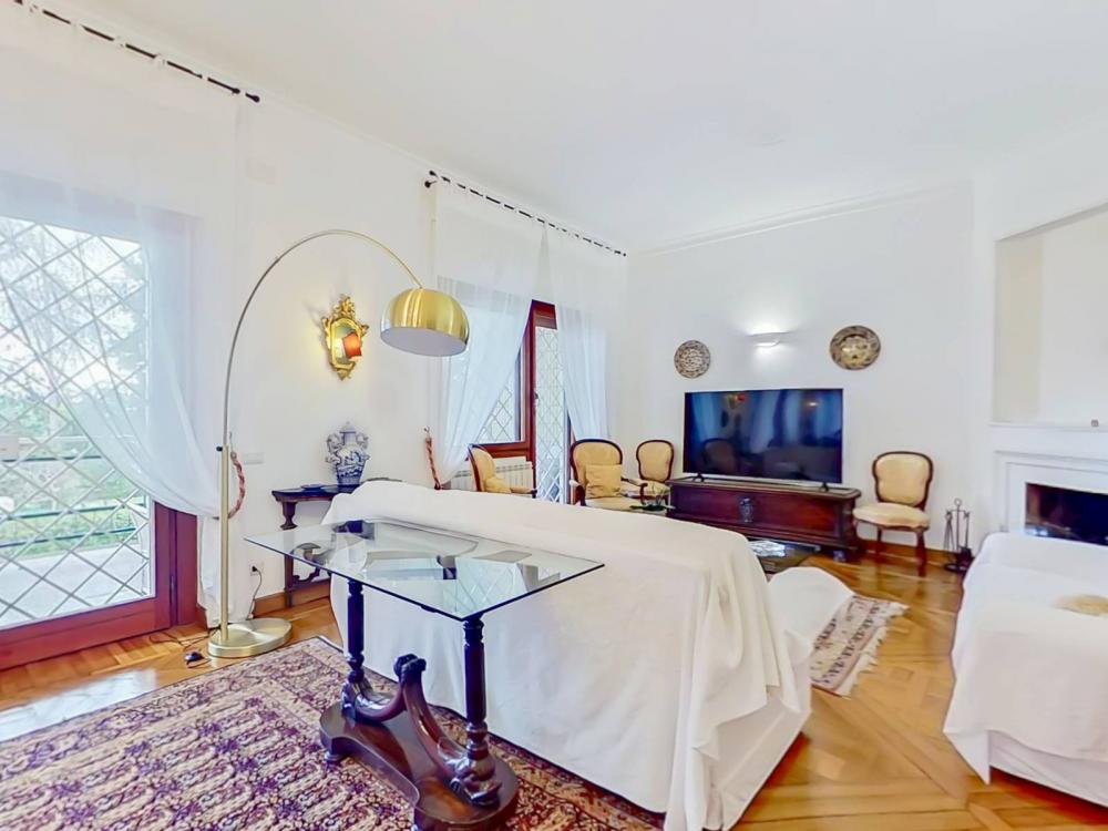 Appartamento plurilocale in vendita a Roma - Appartamento plurilocale in vendita a Roma