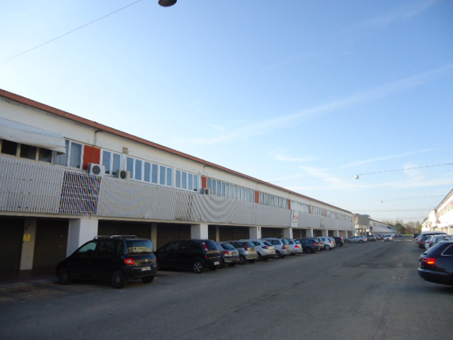 capannone industriale in vendita a Pontelagoscuro