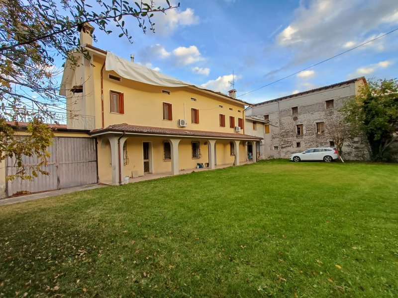 Casa plurilocale in vendita a San Vito al Tagliamento - Casa plurilocale in vendita a San Vito al Tagliamento