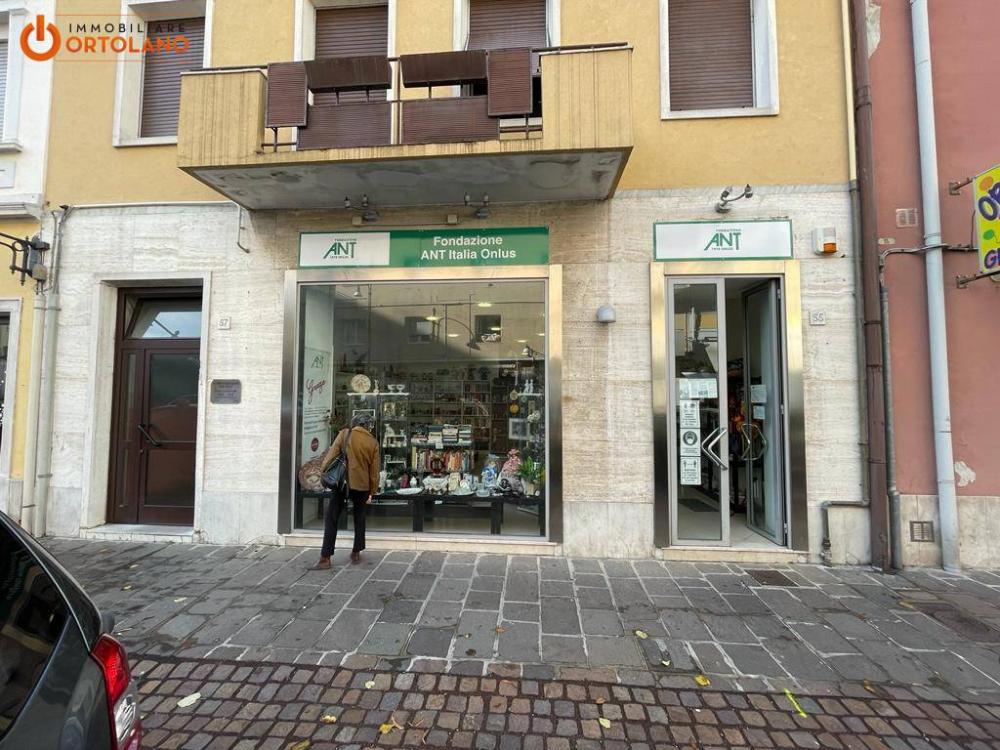 spazio commerciale in vendita a Monfalcone