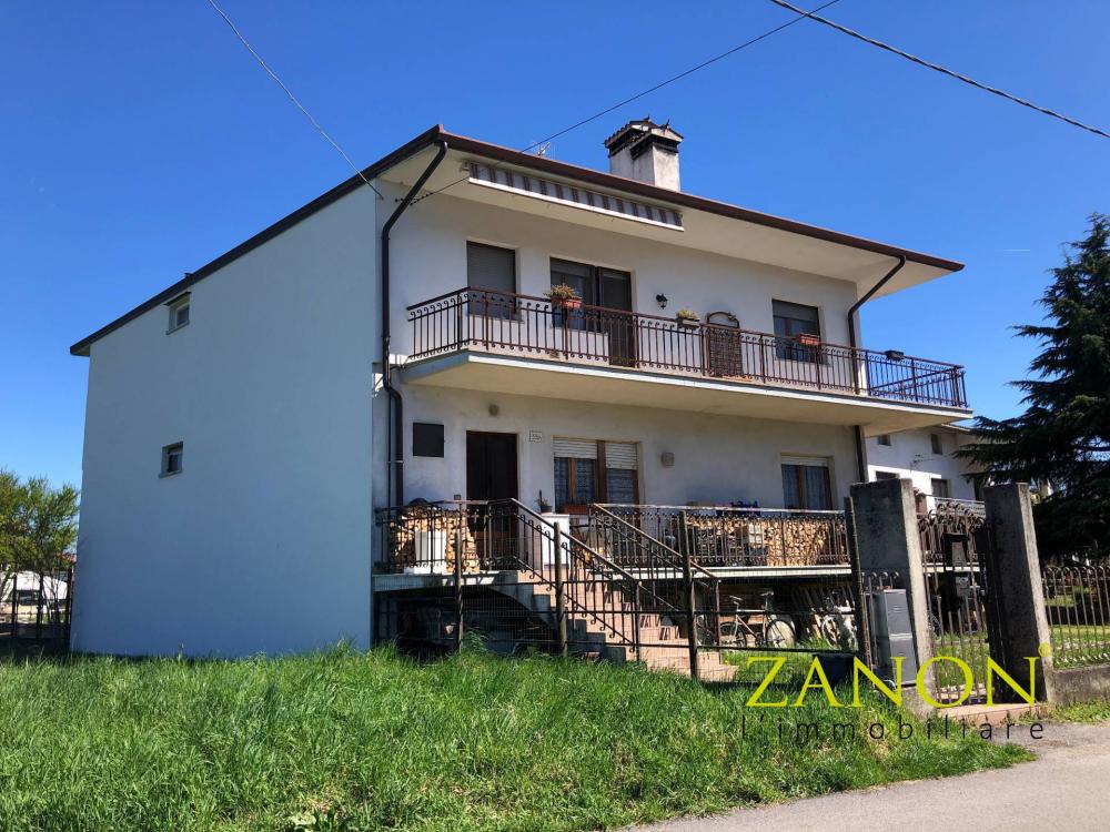 Appartamento plurilocale in vendita a Savogna d'Isonzo - Appartamento plurilocale in vendita a Savogna d'Isonzo