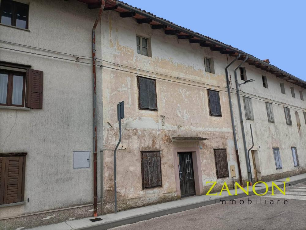Casa plurilocale in vendita a Capriva del Friuli - Casa plurilocale in vendita a Capriva del Friuli
