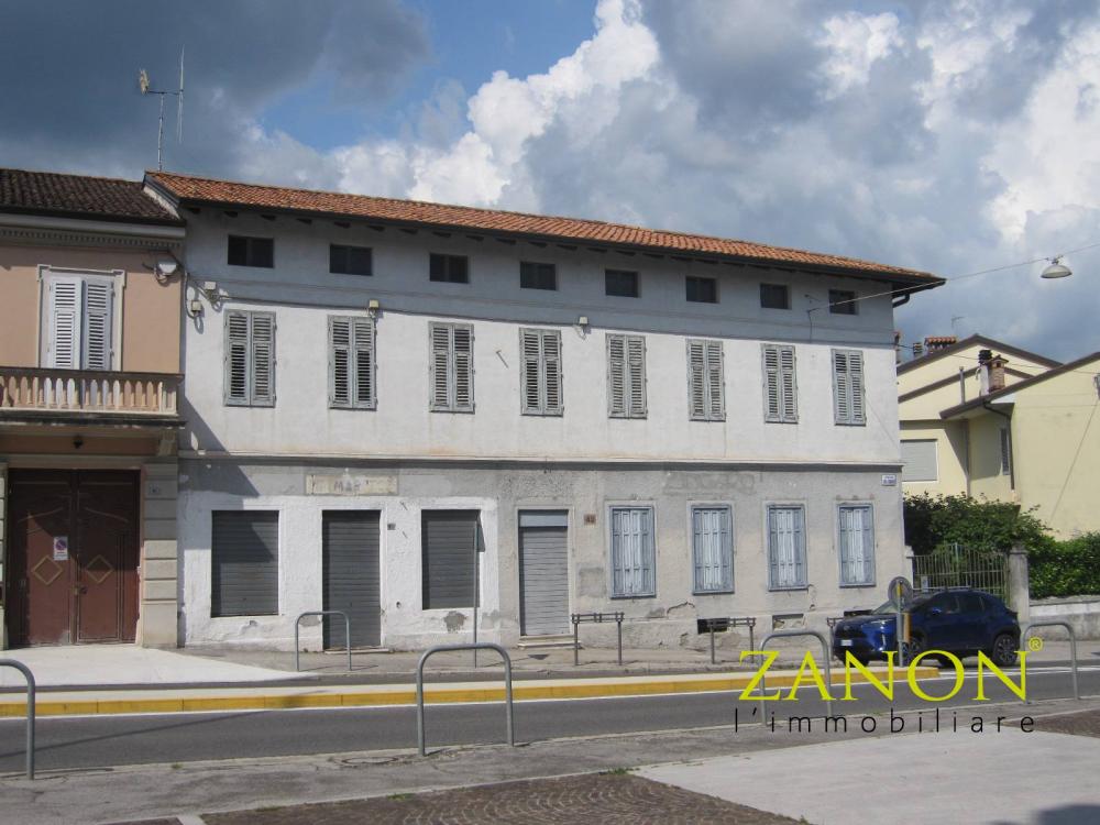 Stabile intero plurilocale in vendita a Gradisca d'Isonzo - Stabile intero plurilocale in vendita a Gradisca d'Isonzo