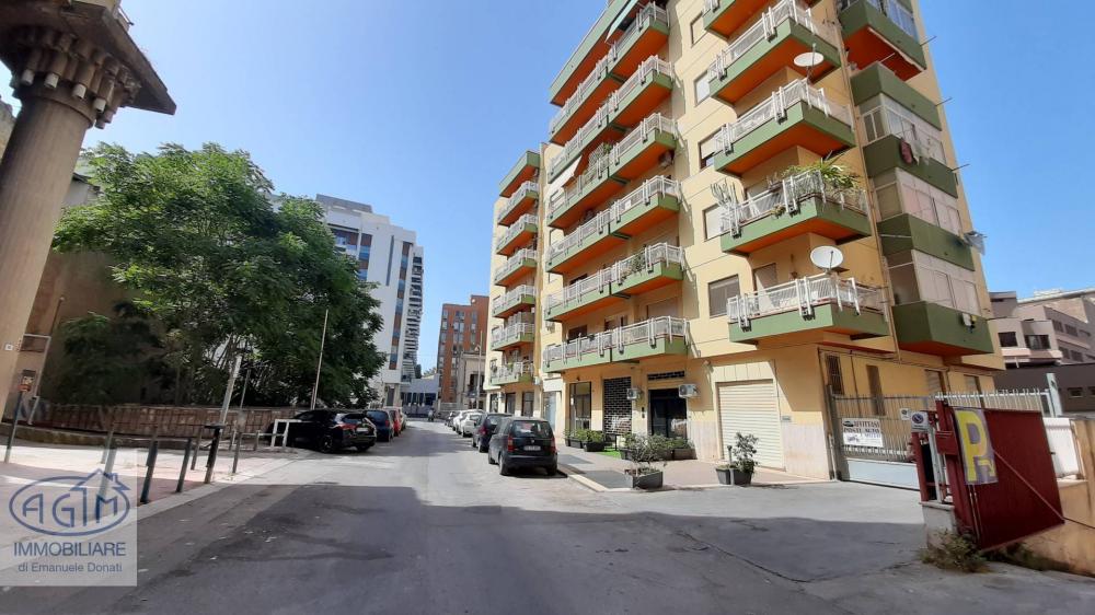 Appartamento quadrilocale in vendita a Palermo - Appartamento quadrilocale in vendita a Palermo