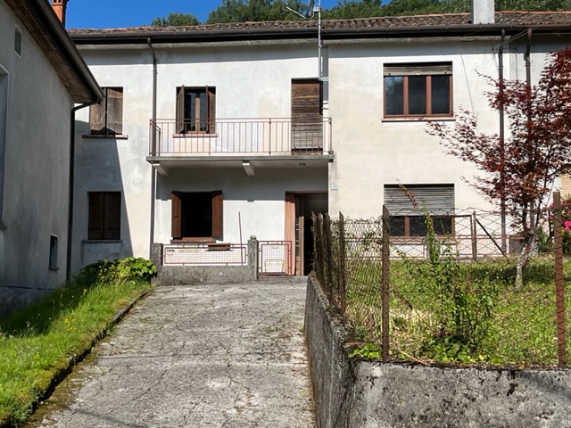 Casa tricamere in vendita a Castelnovo del Friuli - Casa tricamere in vendita a Castelnovo del Friuli