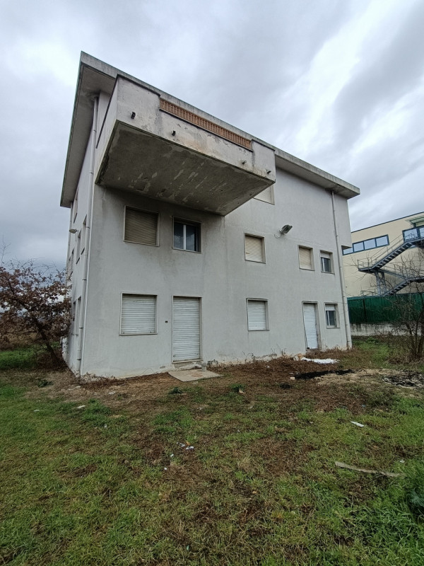 Stabile intero in affitto a spoltore - Stabile intero in affitto a spoltore