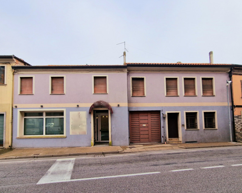 Azienda commerciale plurilocale in vendita a borgo-veneto - Azienda commerciale plurilocale in vendita a borgo-veneto