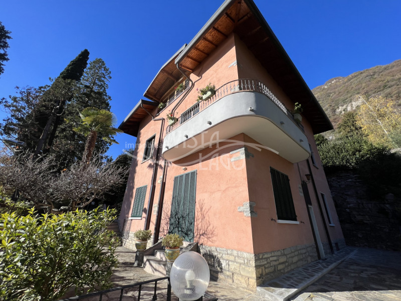 villa in vendita a Carate Urio
