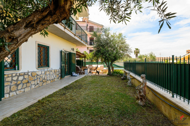 casa indipendente in vendita a Guidonia Montecelio in zona Guidonia