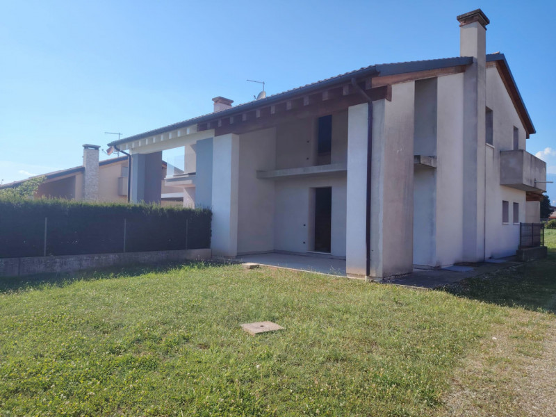Bifamiliare plurilocale in vendita a loria - Bifamiliare plurilocale in vendita a loria