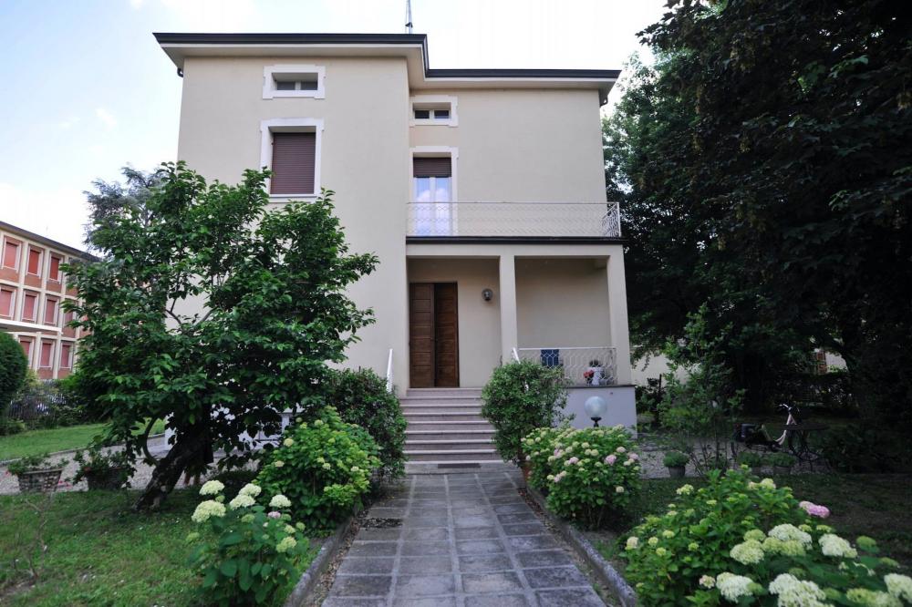 Villa indipendente plurilocale in vendita a Fidenza - Villa indipendente plurilocale in vendita a Fidenza