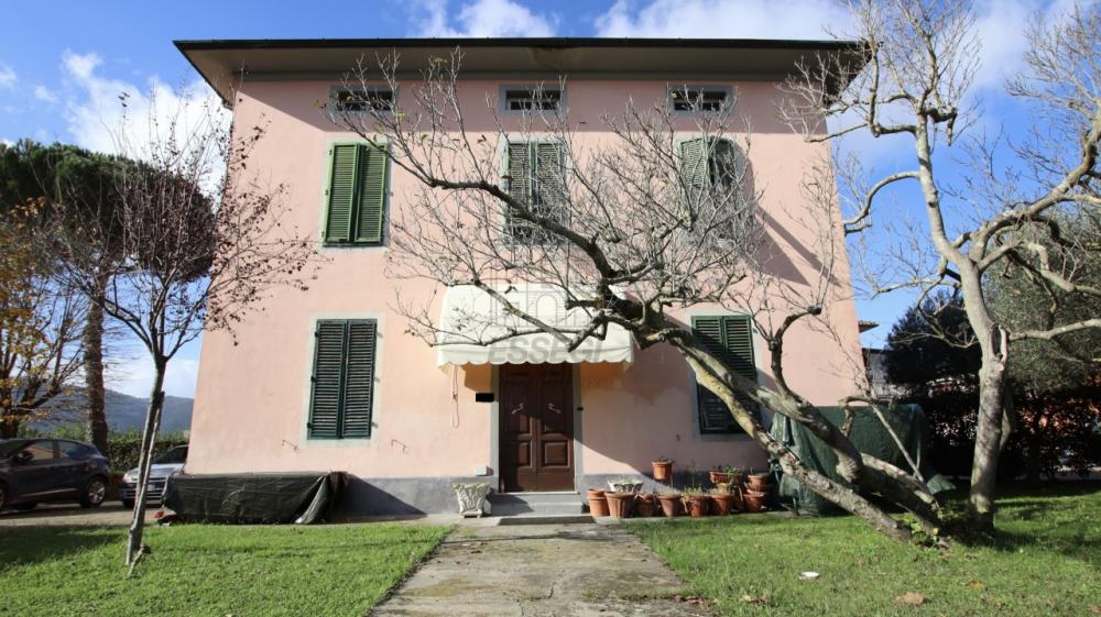 Villa indipendente plurilocale in vendita a lucca - Villa indipendente plurilocale in vendita a lucca