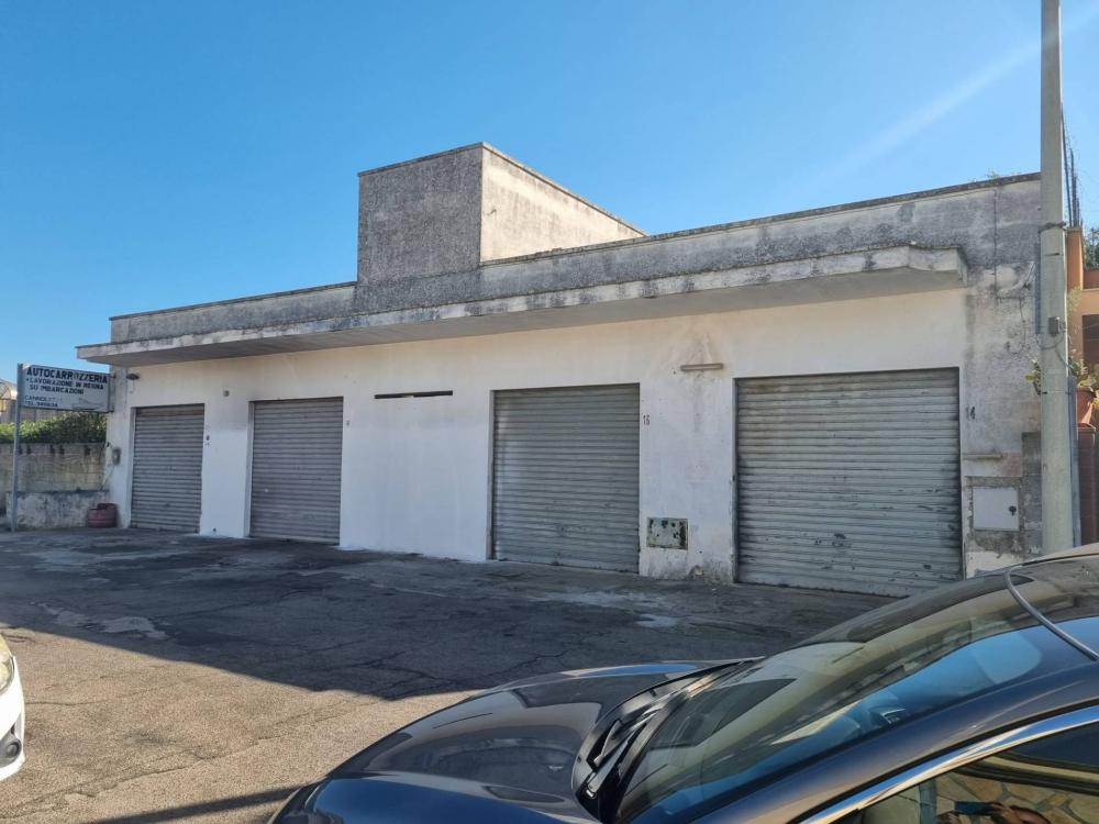 Stabile intero quadrilocale in vendita a Lecce - Stabile intero quadrilocale in vendita a Lecce