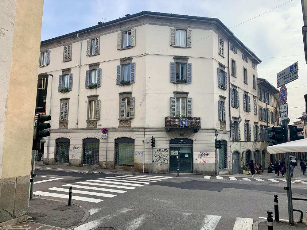 Esterni - Negozio bilocale in vendita a bergamo