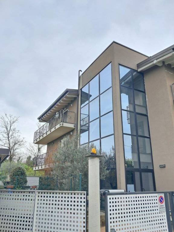 2e0334bee3af10ef770ffaa434183937 - Appartamento quadrilocale in vendita a Desio